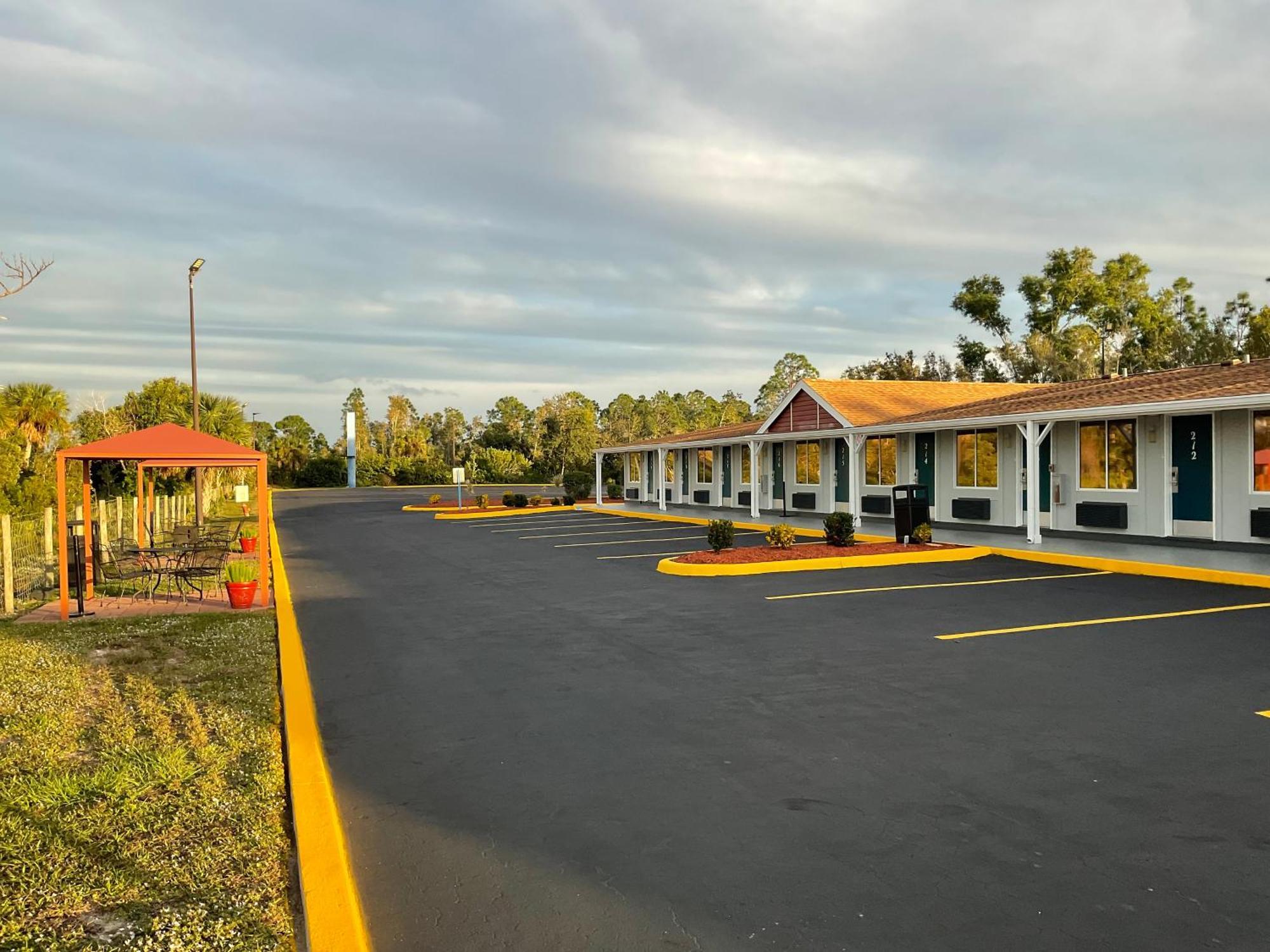 Knights Inn Punta Gorda Exterior photo