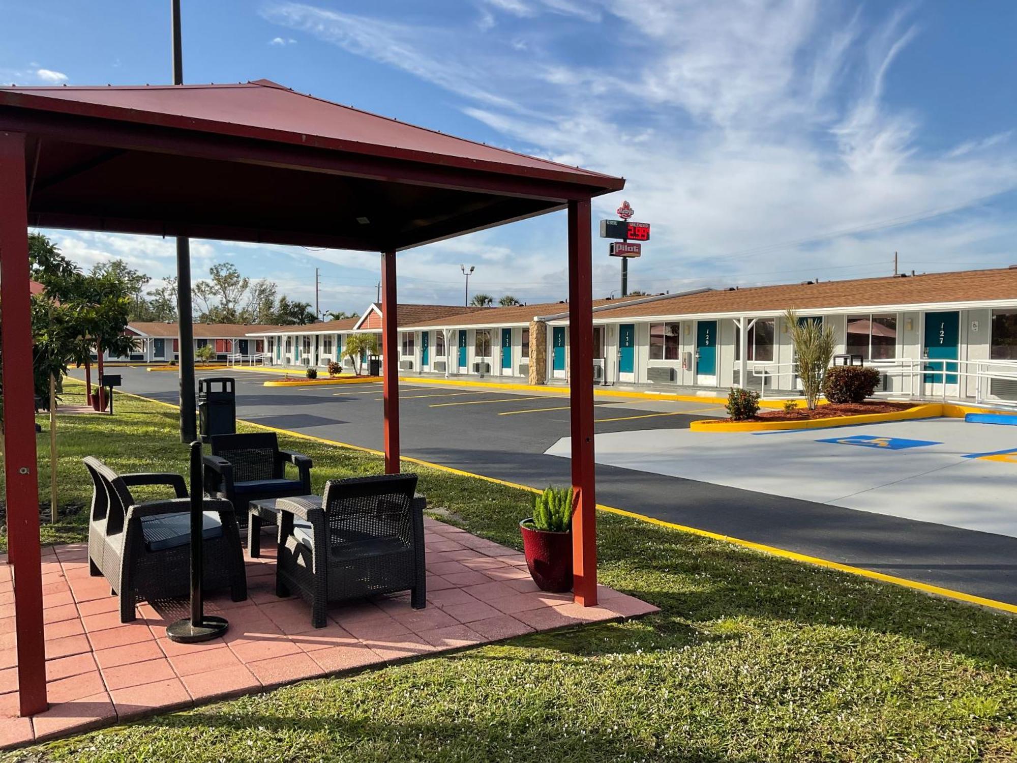 Knights Inn Punta Gorda Exterior photo